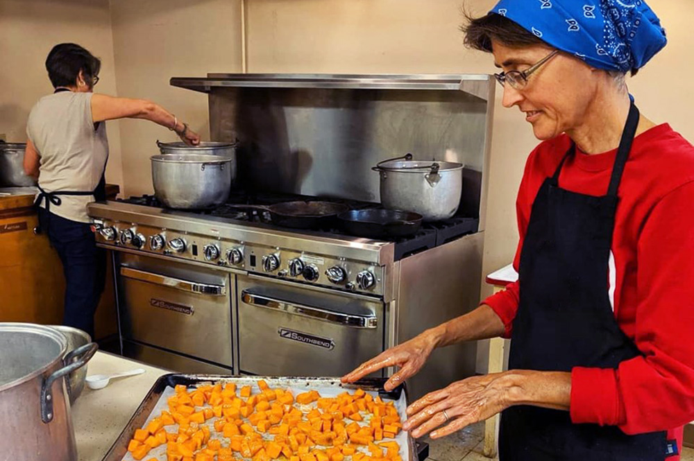 volunteer working in prairieland kitchen making prepared foods